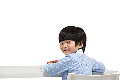 双人互动影游《新世界：暗影成双》杀青，Steam商店页开启预约